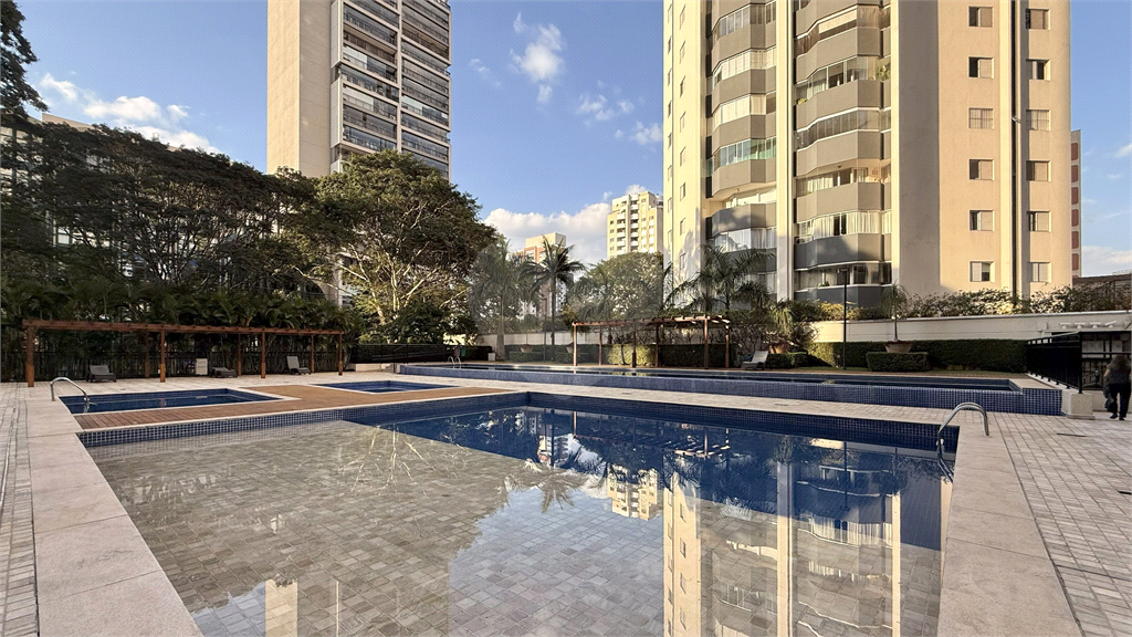 Imóvel de 180m² com ampla sala de estar 3 suítes, 3 vagas de garagem lazer completo Vila Romana