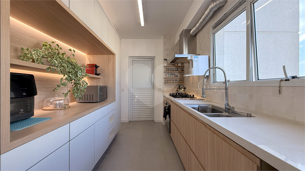 Imóvel de 180m² com ampla sala de estar 3 suítes, 3 vagas de garagem lazer completo Vila Romana