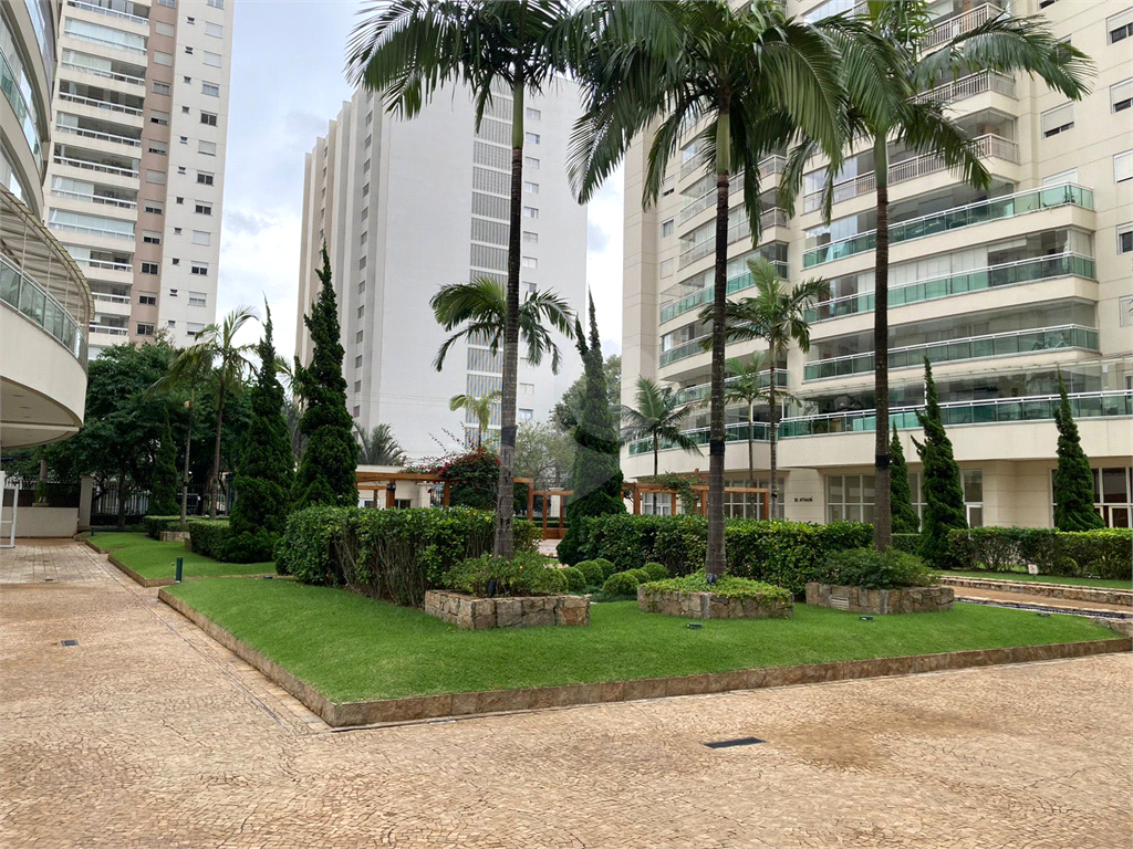APARTAMENTO em VILA ROMANA