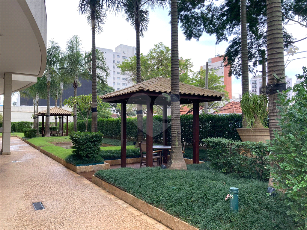 APARTAMENTO em VILA ROMANA
