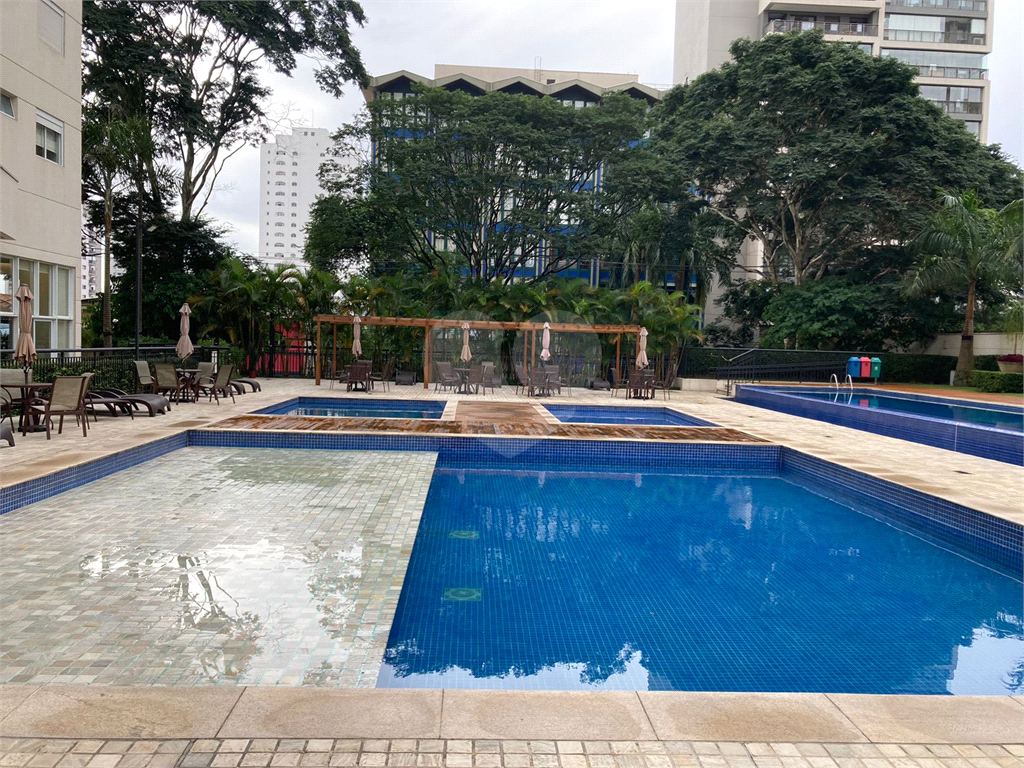 APARTAMENTO em VILA ROMANA