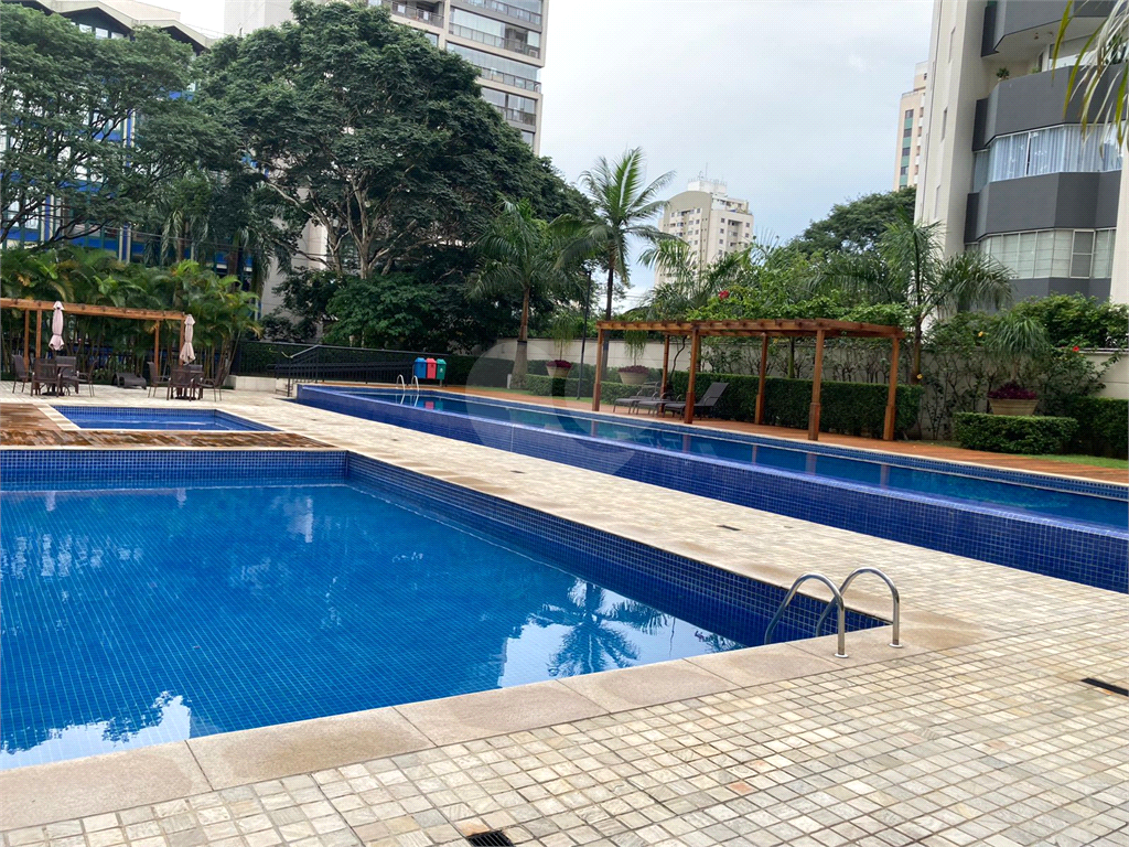 APARTAMENTO em VILA ROMANA