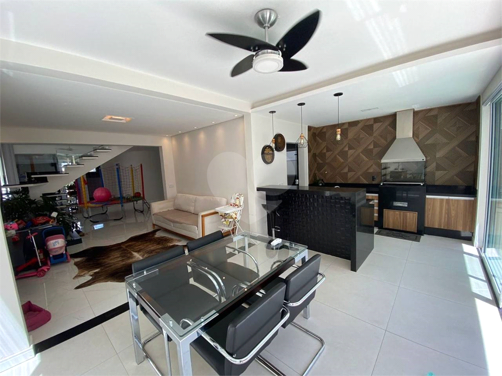 Casa de Condomínio à venda com 4 quartos, 335m² - Foto 4
