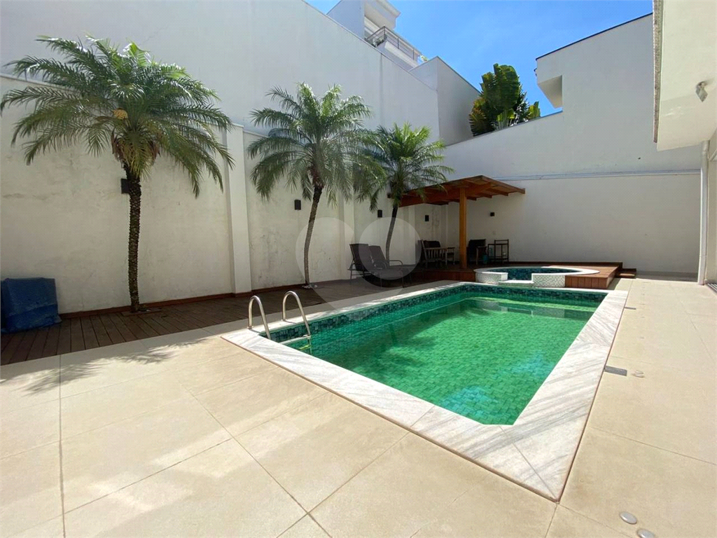 Casa de Condomínio à venda com 4 quartos, 335m² - Foto 36