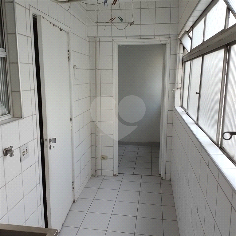 Apartamento a 3 quadras da estação do metrô Oscar Freire com 3 dormitórios sendo 1 suite