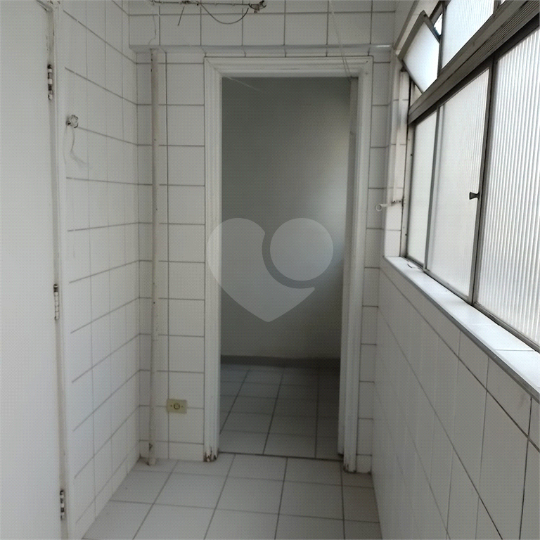 Apartamento a 3 quadras da estação do metrô Oscar Freire com 3 dormitórios sendo 1 suite