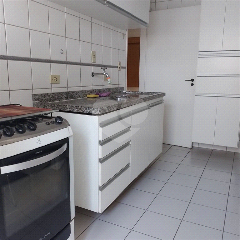 Apartamento a 3 quadras da estação do metrô Oscar Freire com 3 dormitórios sendo 1 suite