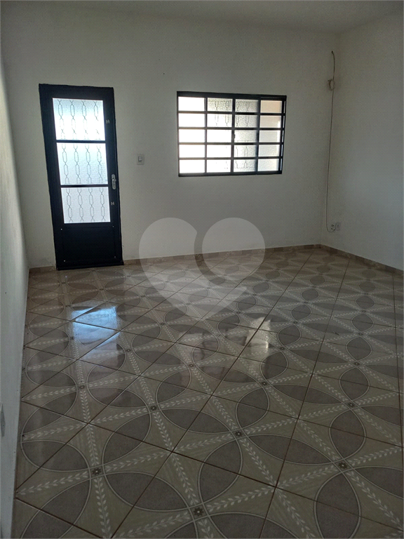 Casa à venda com 3 quartos, 161m² - Foto 2