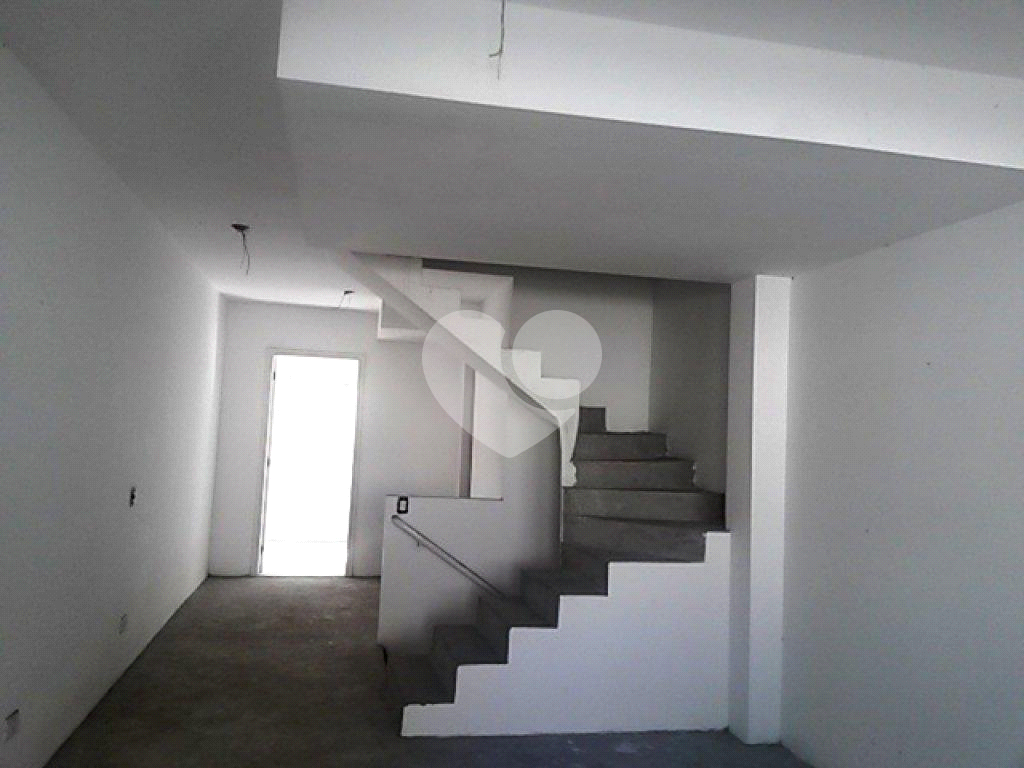 EXCELENTE SOBRADO CONDOMINIO FECHADO