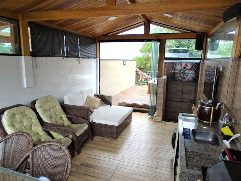 EXCELENTE SOBRADO CONDOMINIO FECHADO