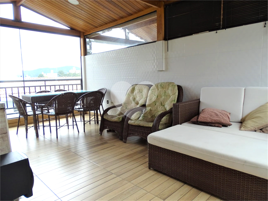 EXCELENTE SOBRADO CONDOMINIO FECHADO