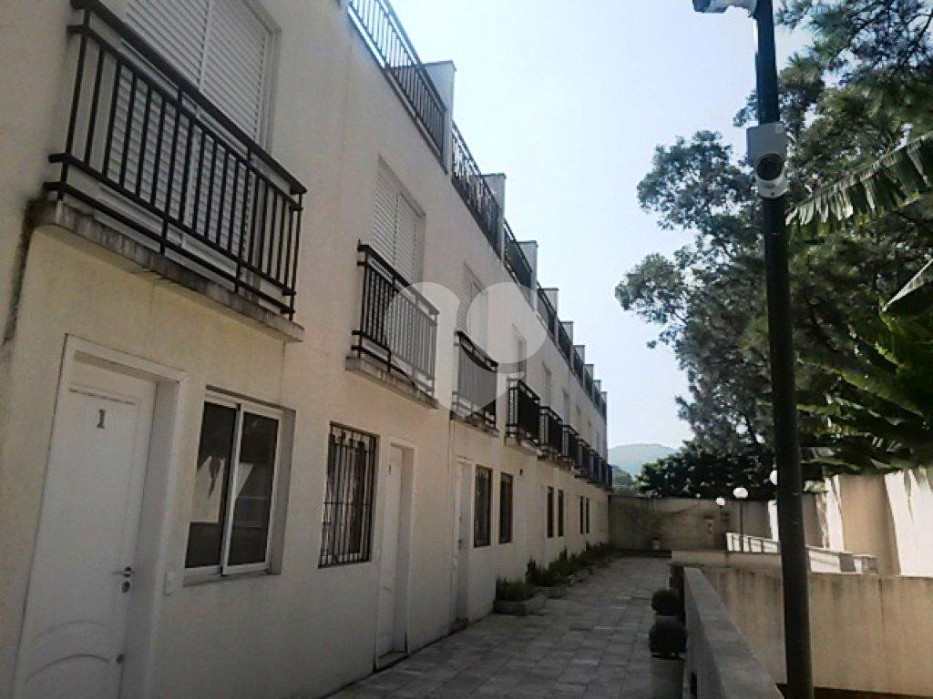 EXCELENTE SOBRADO CONDOMINIO FECHADO