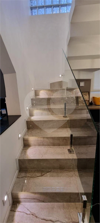 Apartamento duplex com 76m2, 2 quartos sendo 2 suítes, porteira fechada com 2 vagas de garagem  