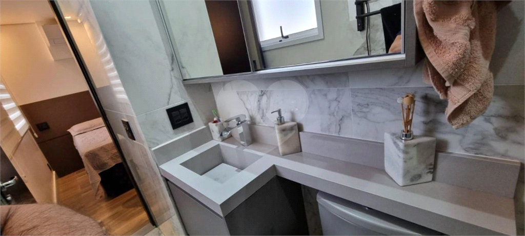 Apartamento duplex com 76m2, 2 quartos sendo 2 suítes, porteira fechada com 2 vagas de garagem  