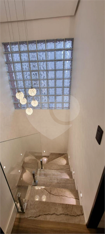 Apartamento duplex com 76m2, 2 quartos sendo 2 suítes, porteira fechada com 2 vagas de garagem  