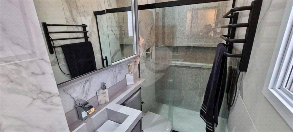 Apartamento duplex com 76m2, 2 quartos sendo 2 suítes, porteira fechada com 2 vagas de garagem  