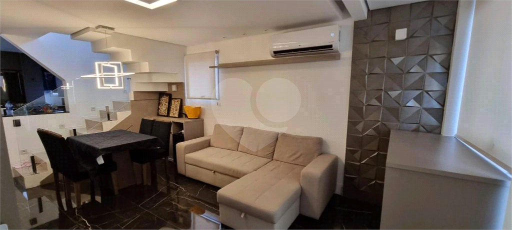 Apartamento duplex com 76m2, 2 quartos sendo 2 suítes, porteira fechada com 2 vagas de garagem  