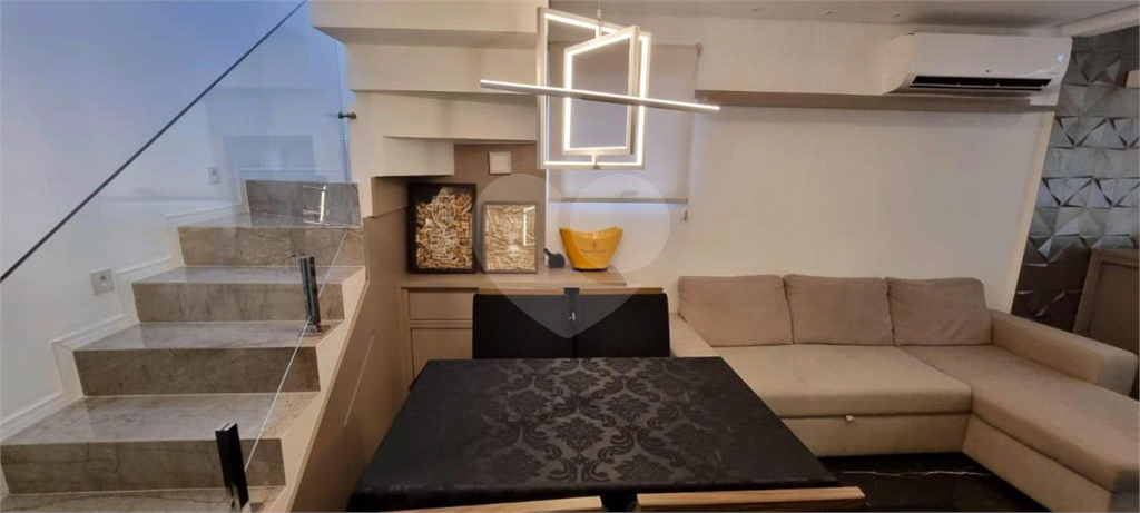 Apartamento duplex com 76m2, 2 quartos sendo 2 suítes, porteira fechada com 2 vagas de garagem  