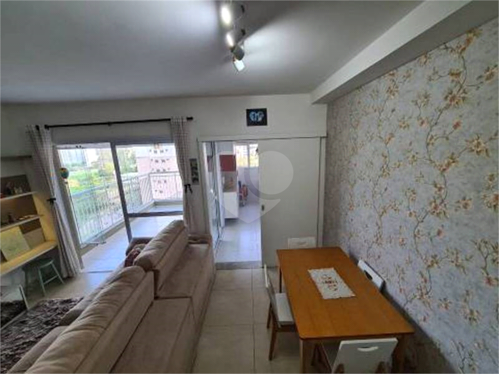 Apartamento à venda com 2 quartos, 70m² - Foto 4