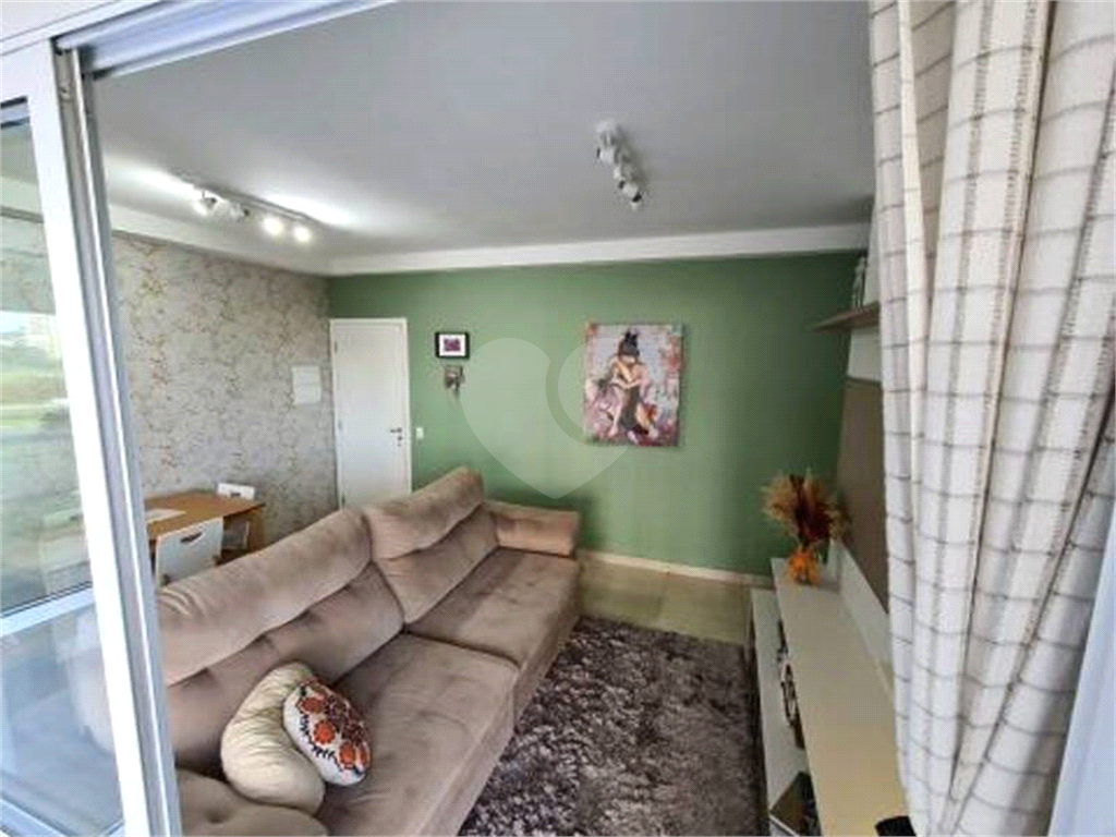 Apartamento à venda com 2 quartos, 70m² - Foto 2