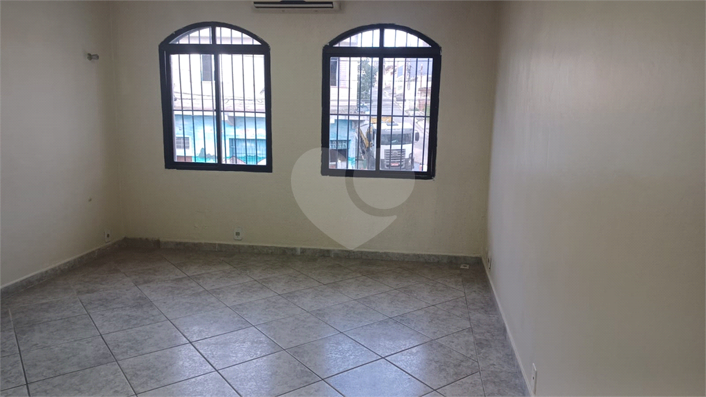 Sobrado comercial com 159m² de área total