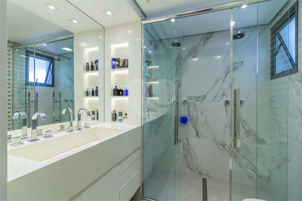 Apartamento para venda com 103m, três suítes, três vagas na Saúde