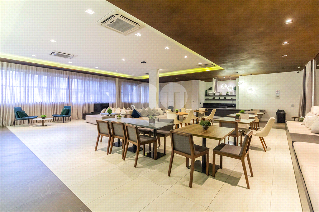 Apartamento para venda com 103m, três suítes, três vagas na Saúde