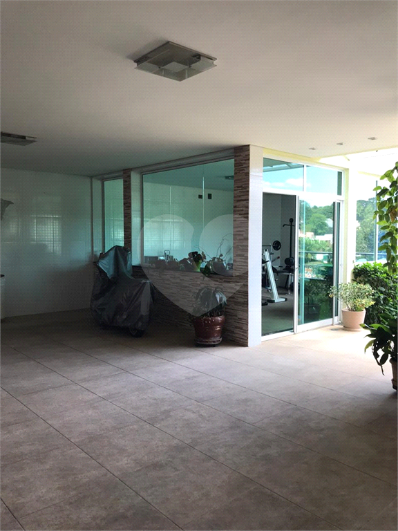 Sobrado no condomínio Mirante do Horto com 300m²