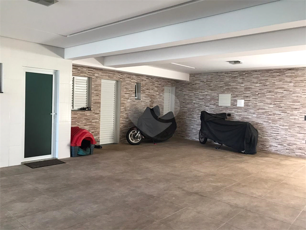 Sobrado no condomínio Mirante do Horto com 300m²