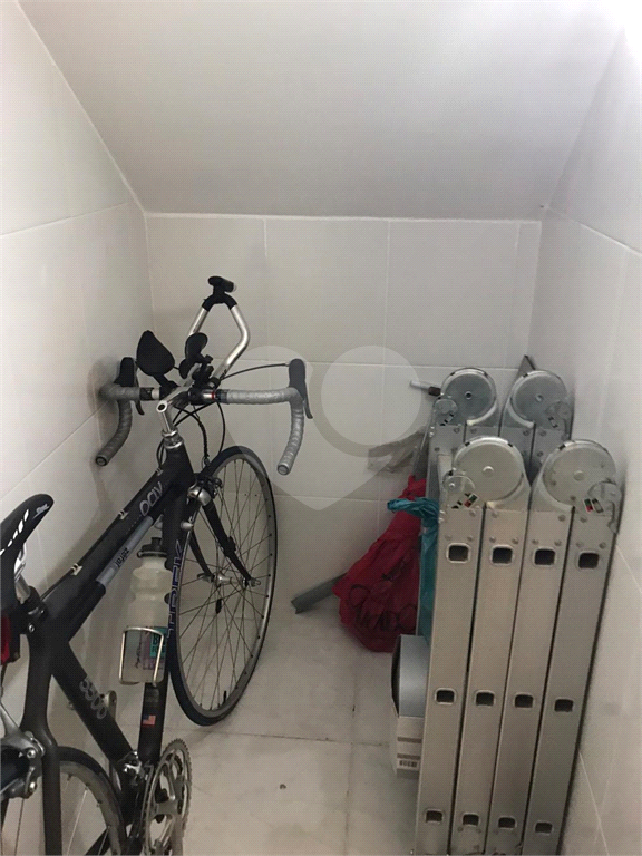 Sobrado no condomínio Mirante do Horto com 300m²
