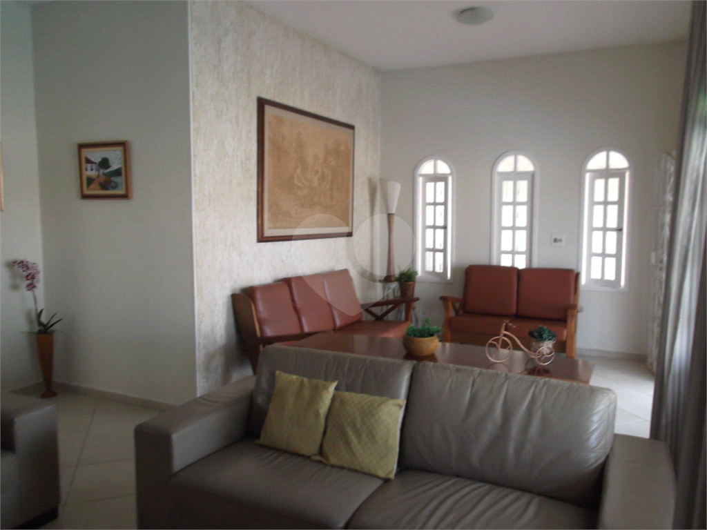 CASA TERREA - BAIRRO ARPUADOR - 4 DORMIÓRIOS-  1 SUÍTE -3 BANHEIROS  - 2 VAGAS - PISCINA - VENDA