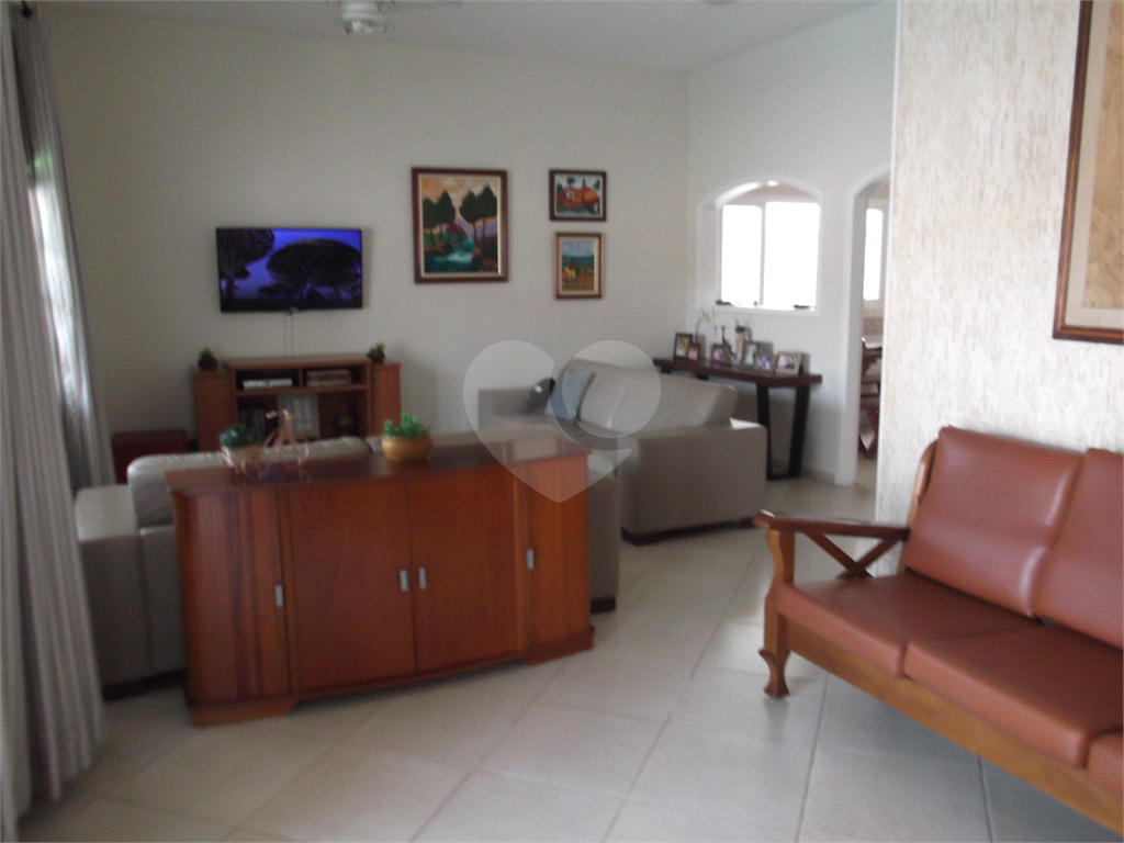 CASA TERREA - BAIRRO ARPUADOR - 4 DORMIÓRIOS-  1 SUÍTE -3 BANHEIROS  - 2 VAGAS - PISCINA - VENDA