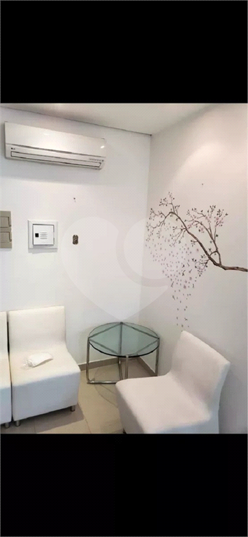 Sala comercial à venda a 140 metros do Metrô Portuguesa-Tietê