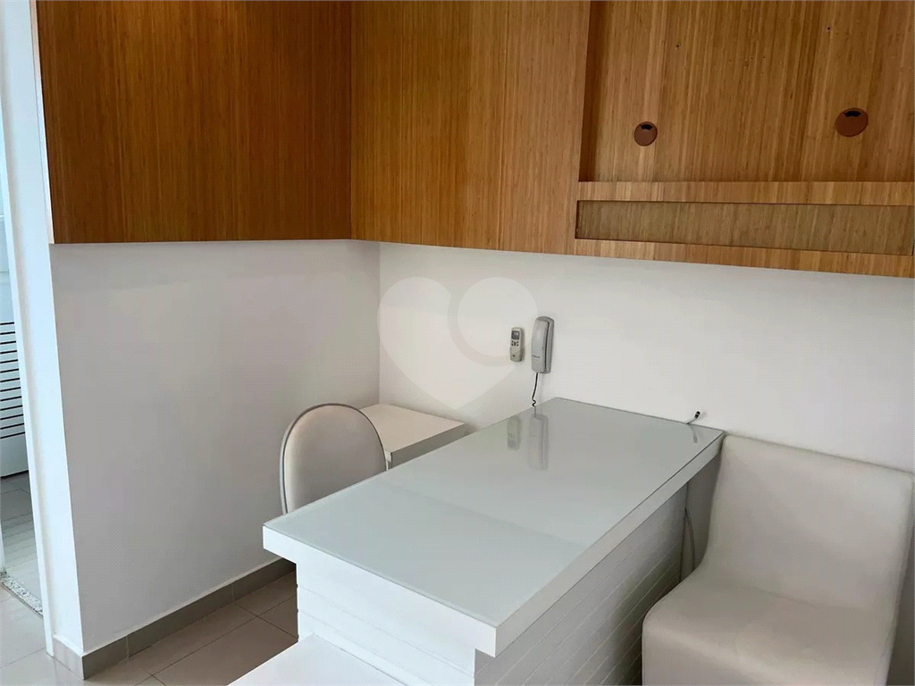 Sala comercial à venda a 140 metros do Metrô Portuguesa-Tietê