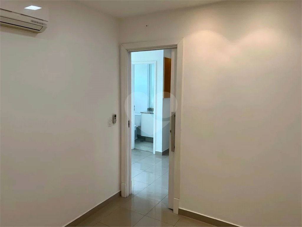 Sala comercial à venda a 140 metros do Metrô Portuguesa-Tietê