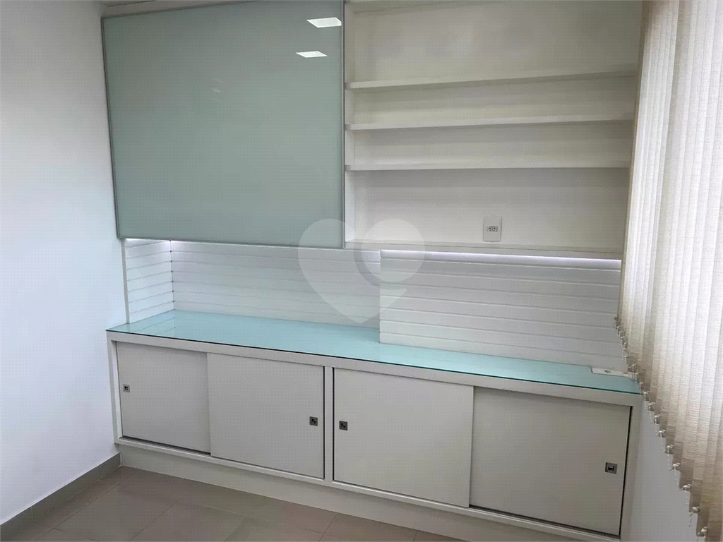 Sala comercial à venda a 140 metros do Metrô Portuguesa-Tietê