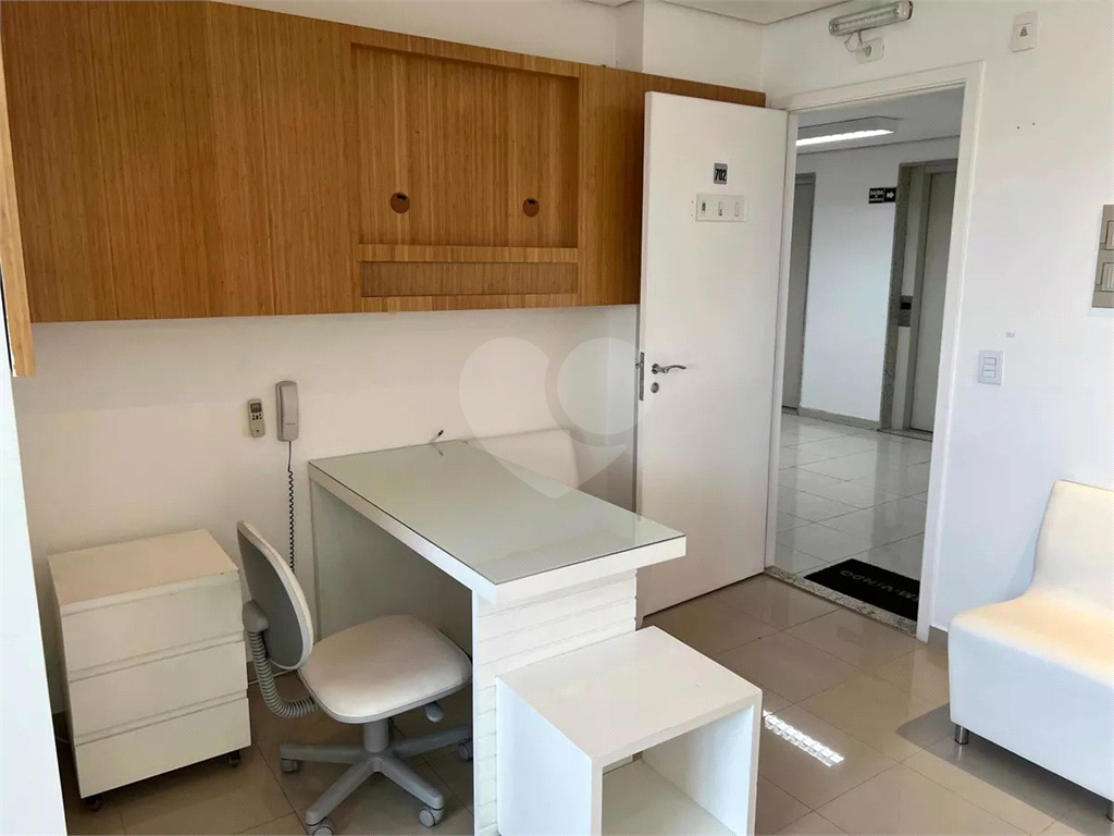 Sala comercial à venda a 140 metros do Metrô Portuguesa-Tietê