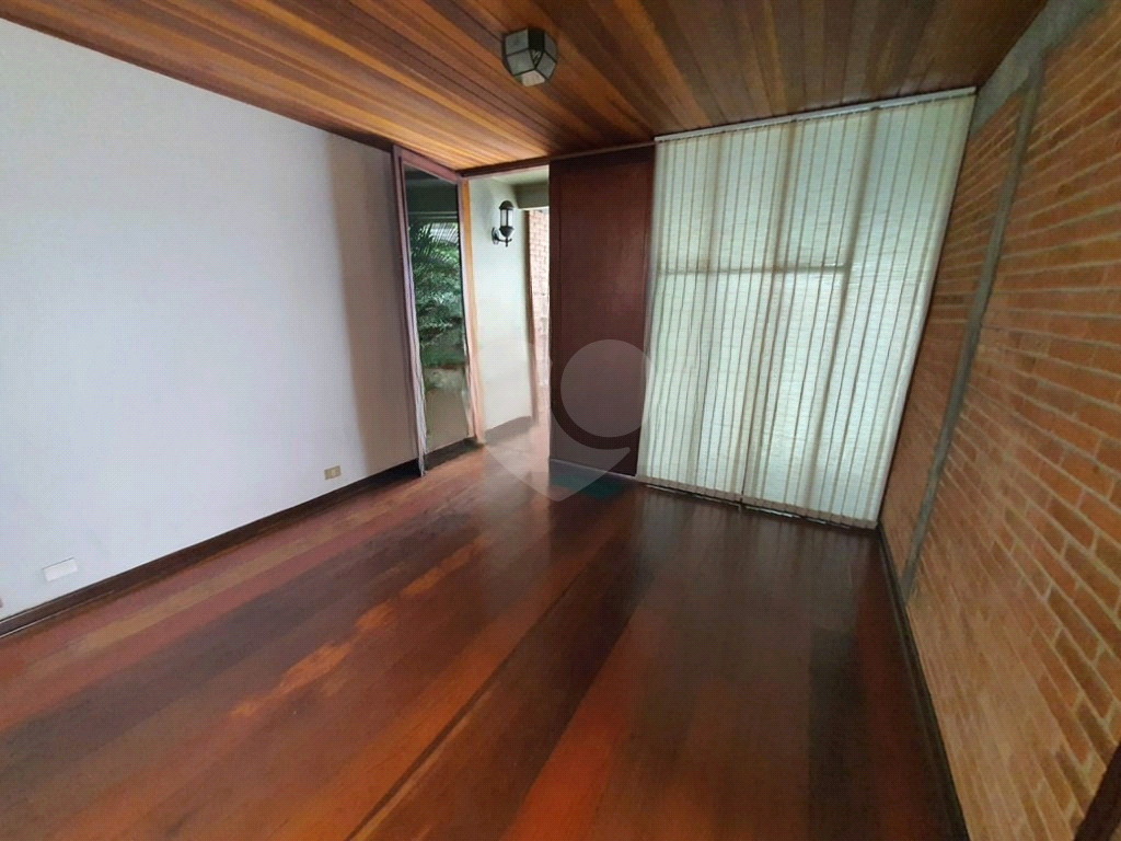 Sobrado no Jardim França 3 dormitórios 3 Vagas de Garagem e Piscina  