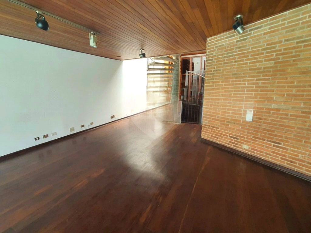 Sobrado no Jardim França 3 dormitórios 3 Vagas de Garagem e Piscina  