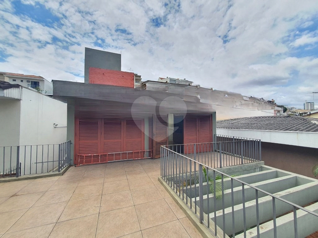 Sobrado no Jardim França 3 dormitórios 3 Vagas de Garagem e Piscina  