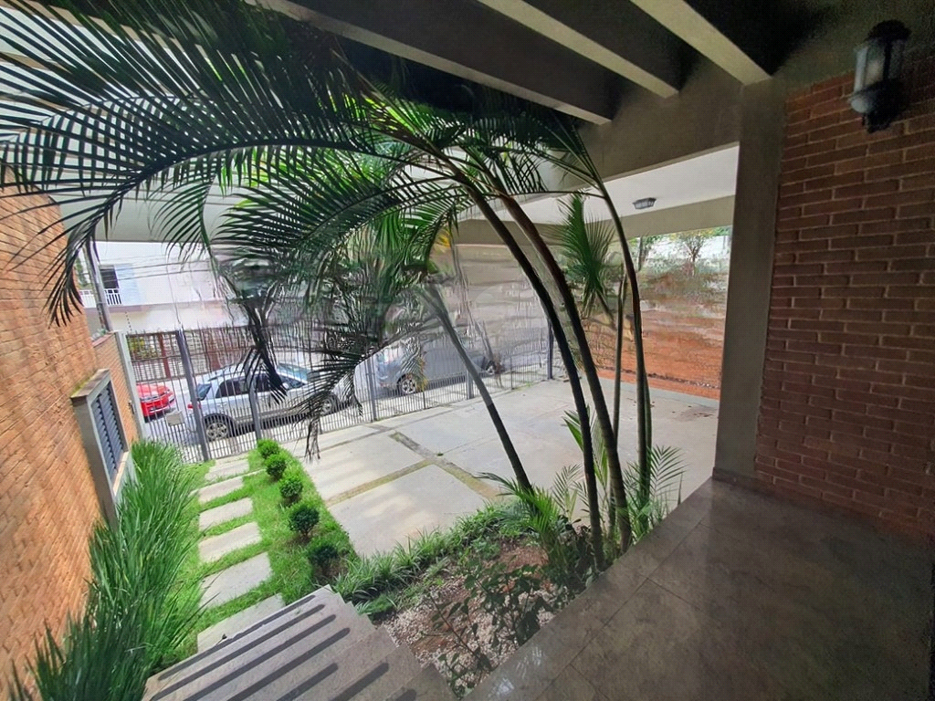 Sobrado no Jardim França 3 dormitórios 3 Vagas de Garagem e Piscina  