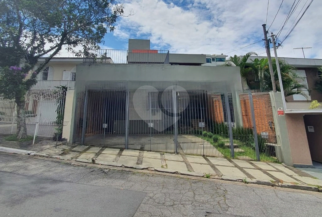 Sobrado no Jardim França 3 dormitórios 3 Vagas de Garagem e Piscina  