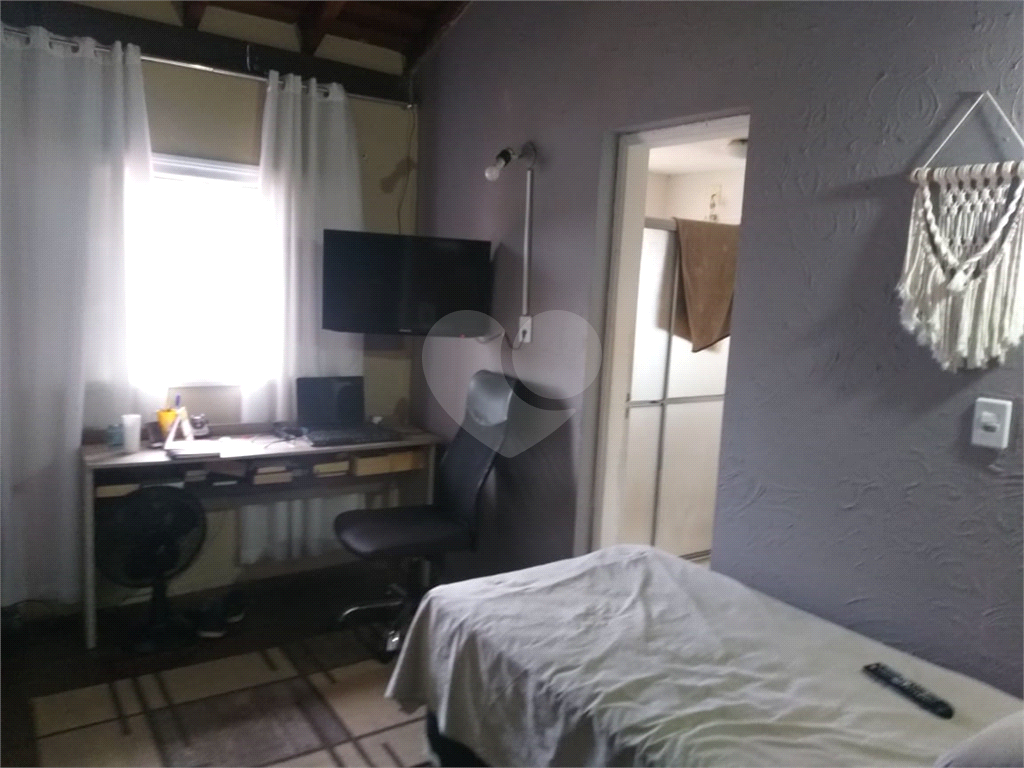 Ótimo sobrado, muito amplo com 4 quartos! Aceita permuta!