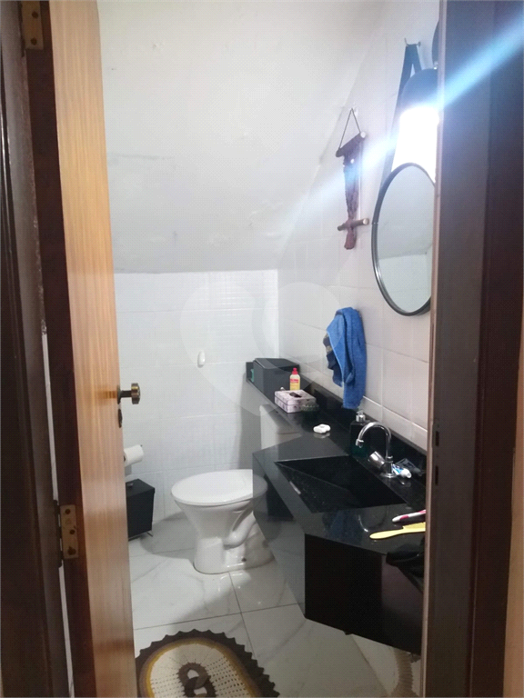 Ótimo sobrado, muito amplo com 4 quartos! Aceita permuta!