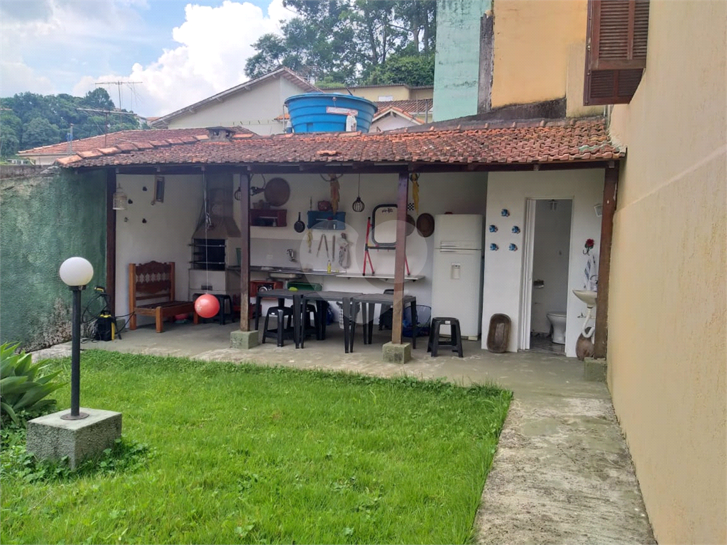 Ótimo sobrado, muito amplo com 4 quartos! Aceita permuta!