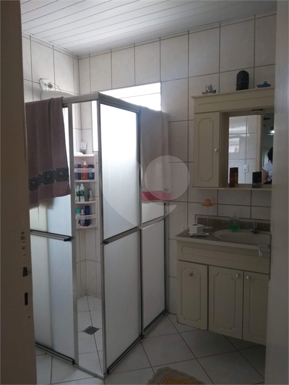 Ótimo sobrado, muito amplo com 4 quartos! Aceita permuta!