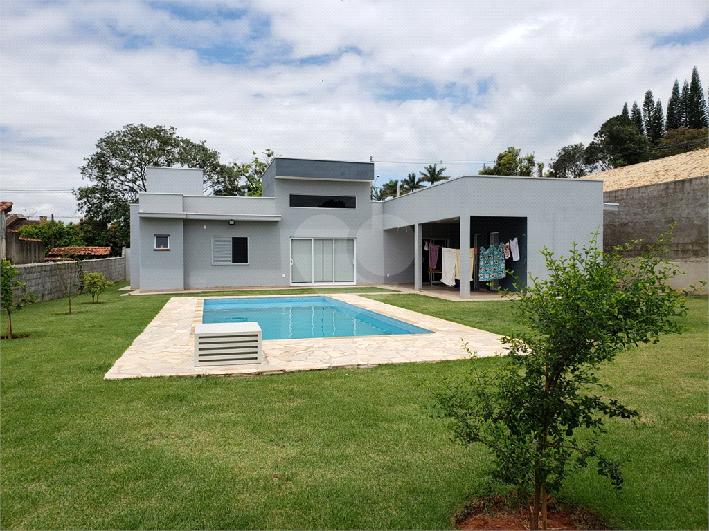Casa de Condomínio à venda com 3 quartos, 226m² - Foto 2