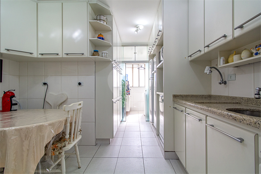 Apartamento à venda com 3 quartos, 105m² - Foto 4