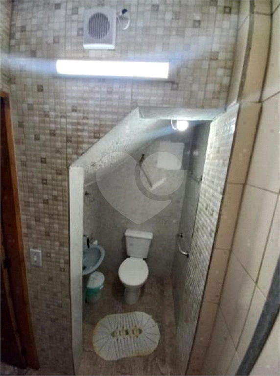 Sobrado 157m², 4 dormitórios, 1 suíte e 2 vagas de garagem