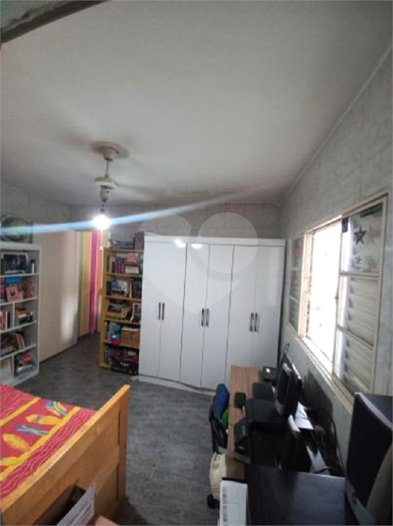 Sobrado 157m², 4 dormitórios, 1 suíte e 2 vagas de garagem
